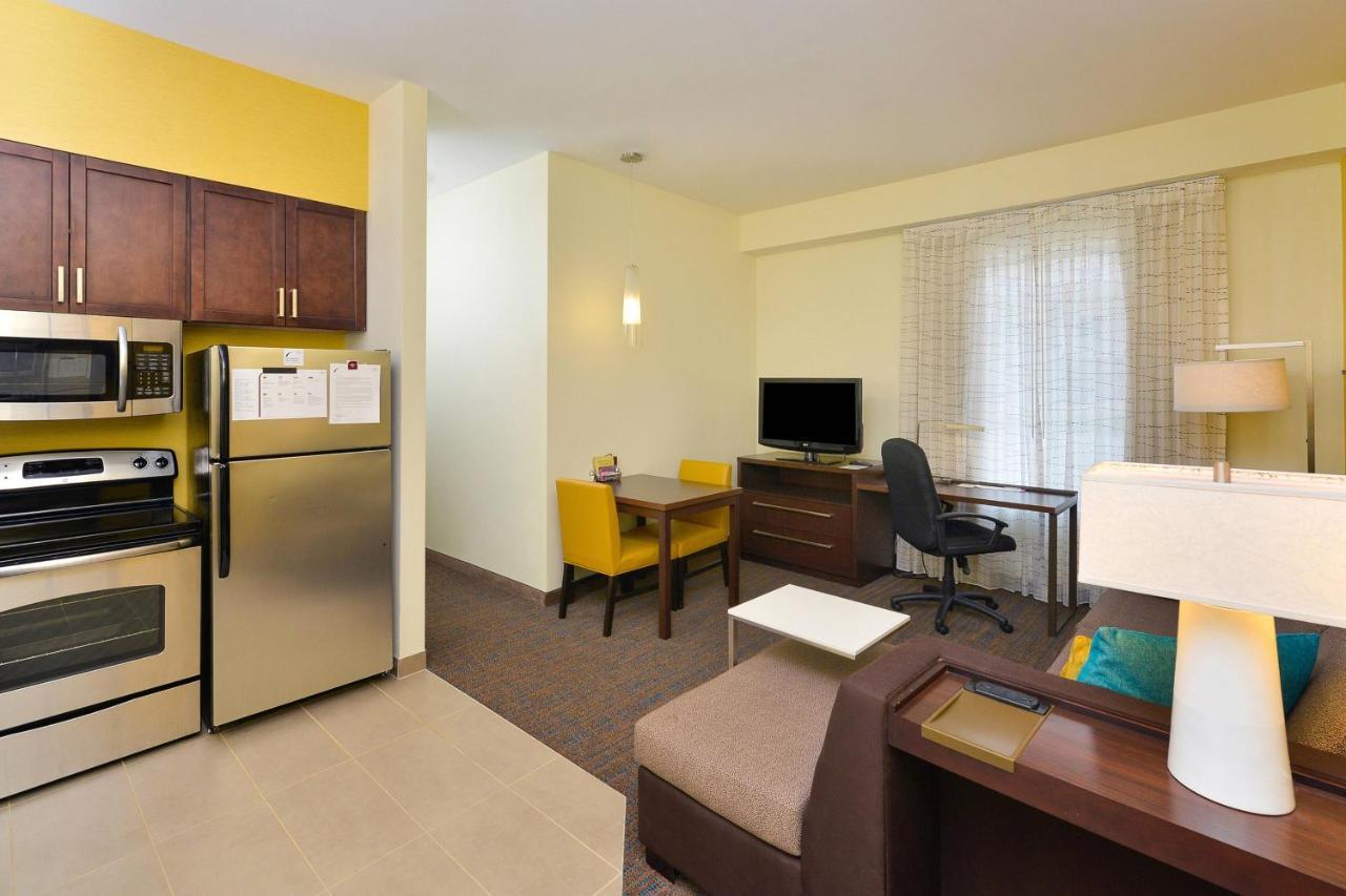 Residence Inn By Marriott Champaign Bagian luar foto