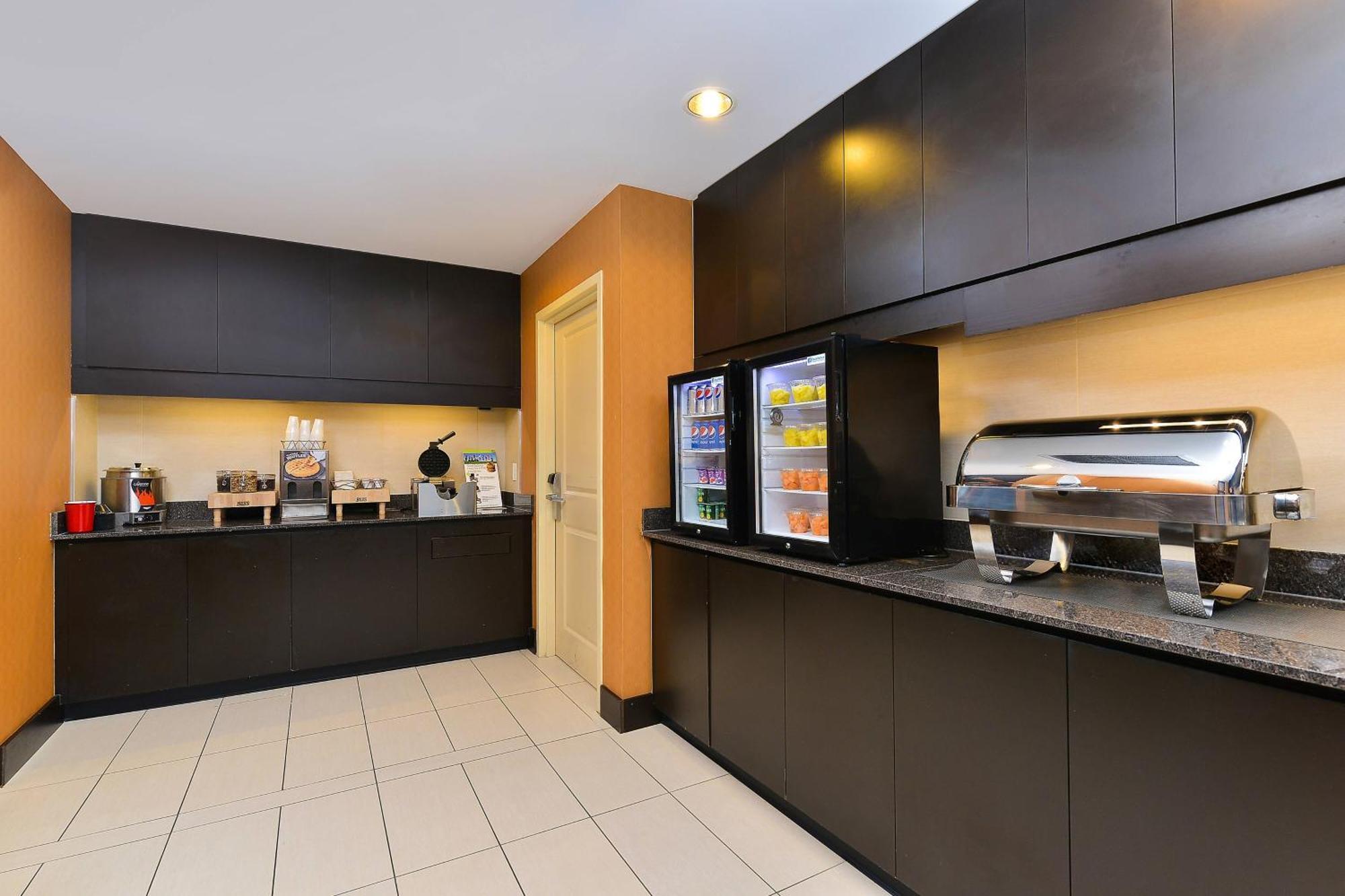 Residence Inn By Marriott Champaign Bagian luar foto