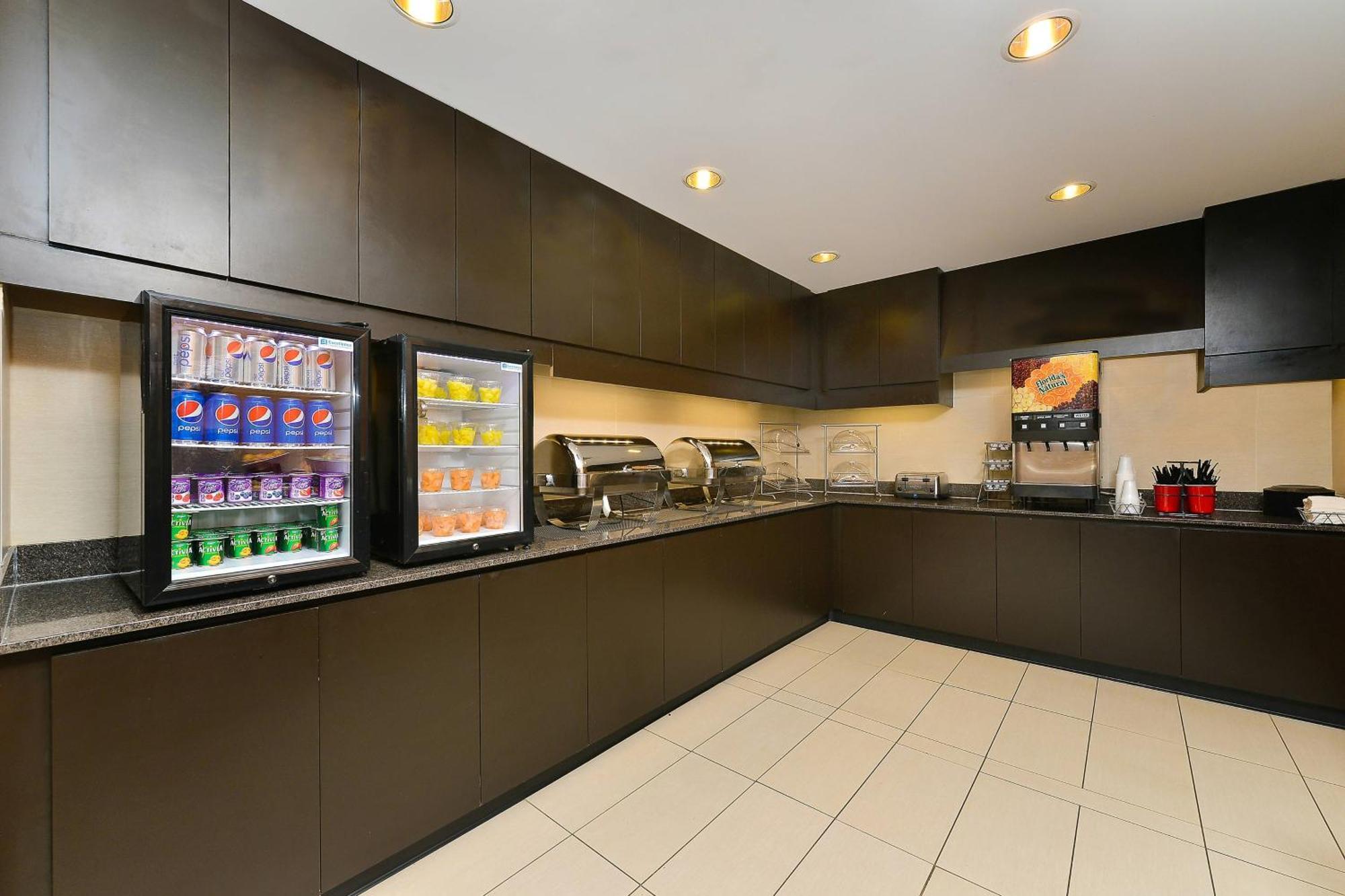 Residence Inn By Marriott Champaign Bagian luar foto