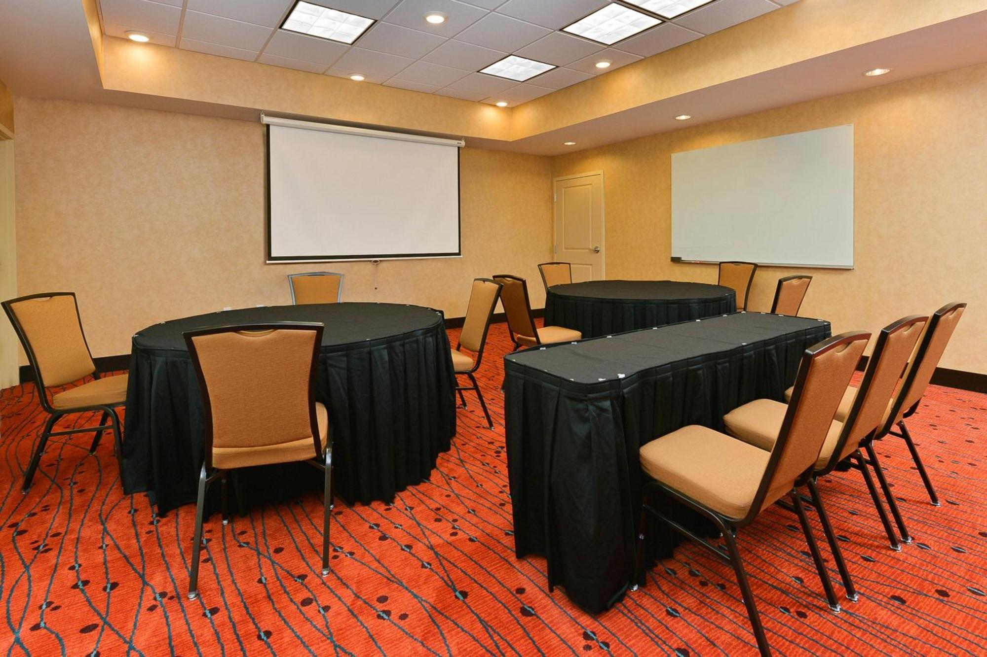 Residence Inn By Marriott Champaign Bagian luar foto