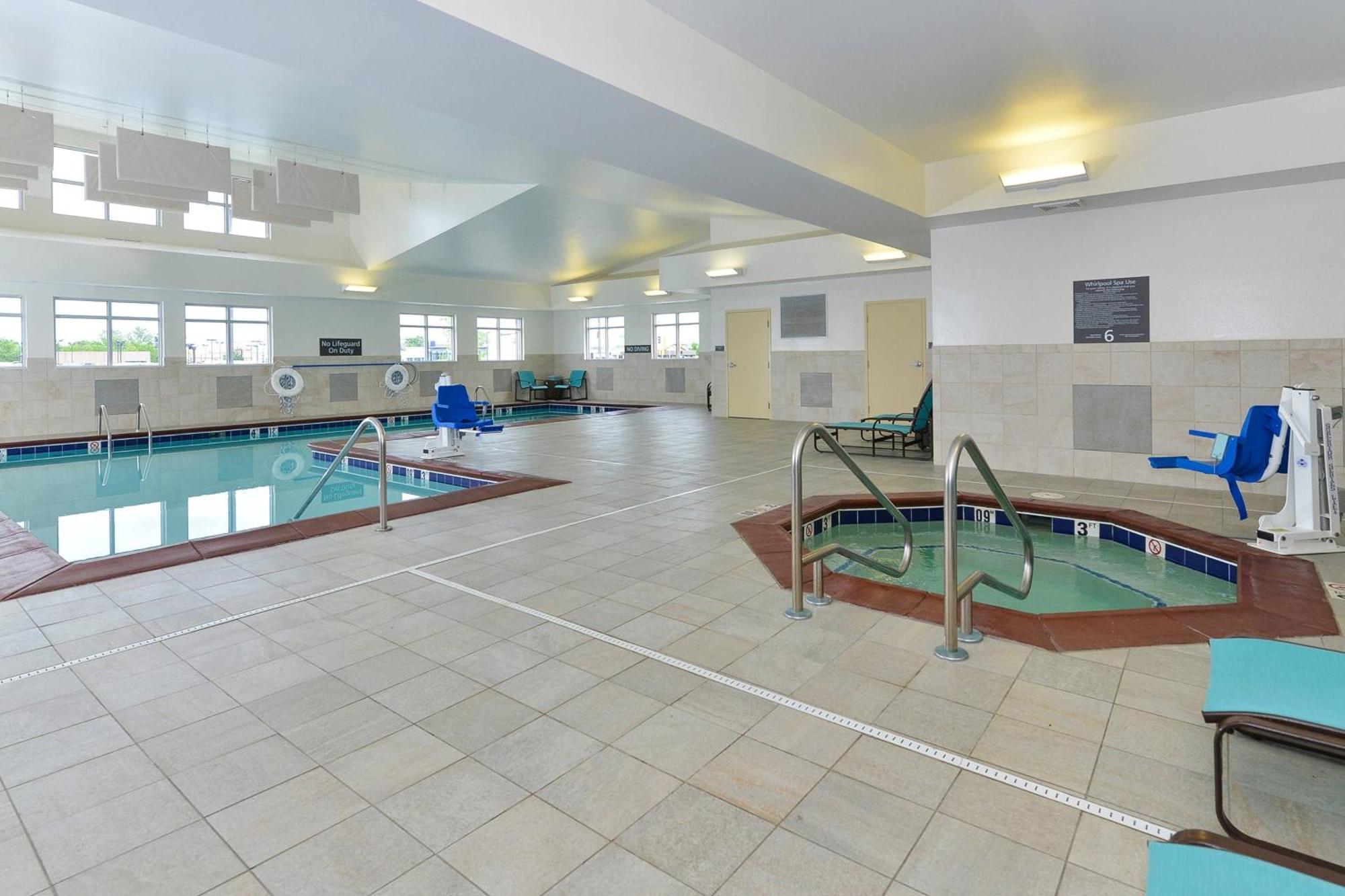 Residence Inn By Marriott Champaign Bagian luar foto