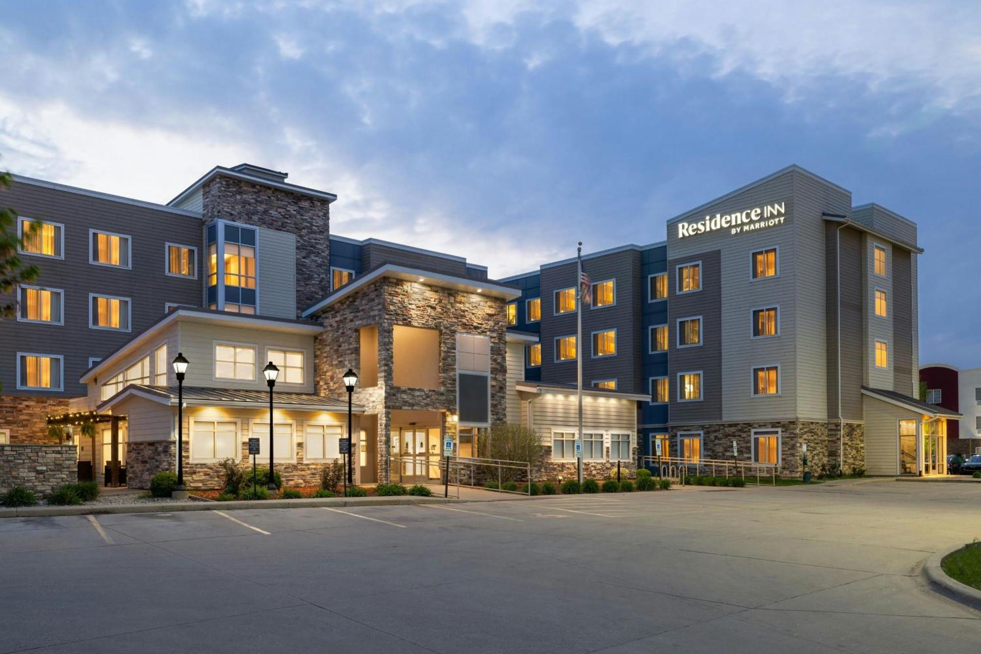 Residence Inn By Marriott Champaign Bagian luar foto