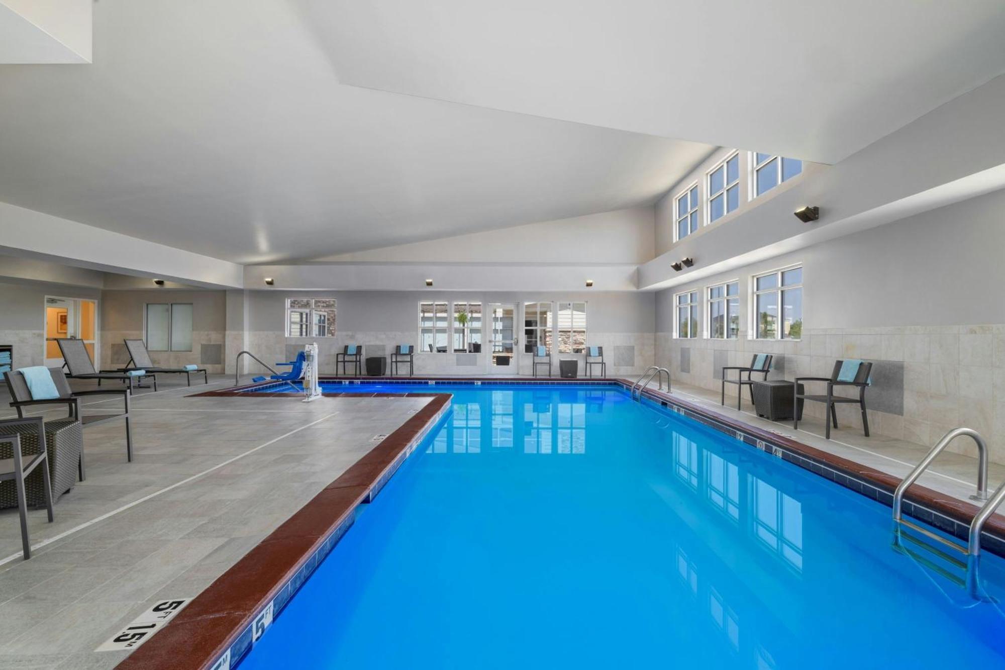 Residence Inn By Marriott Champaign Bagian luar foto