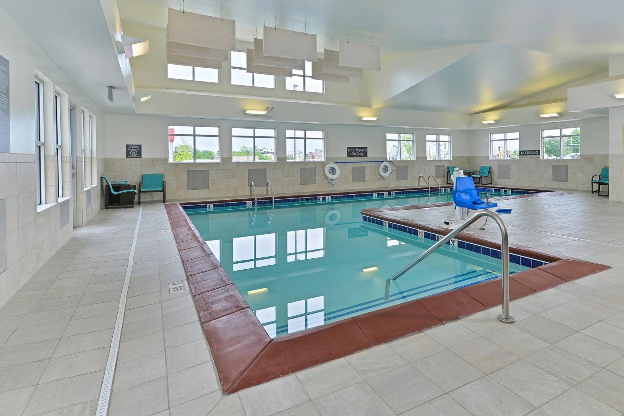 Residence Inn By Marriott Champaign Bagian luar foto