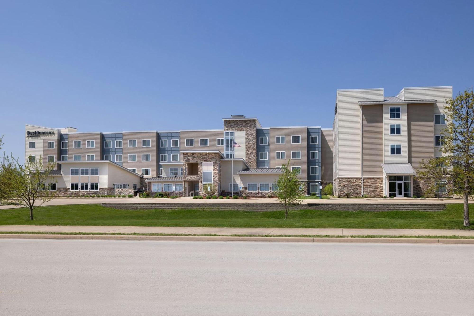 Residence Inn By Marriott Champaign Bagian luar foto