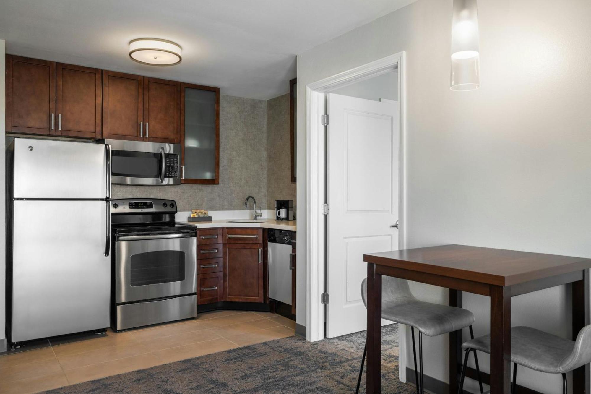 Residence Inn By Marriott Champaign Bagian luar foto