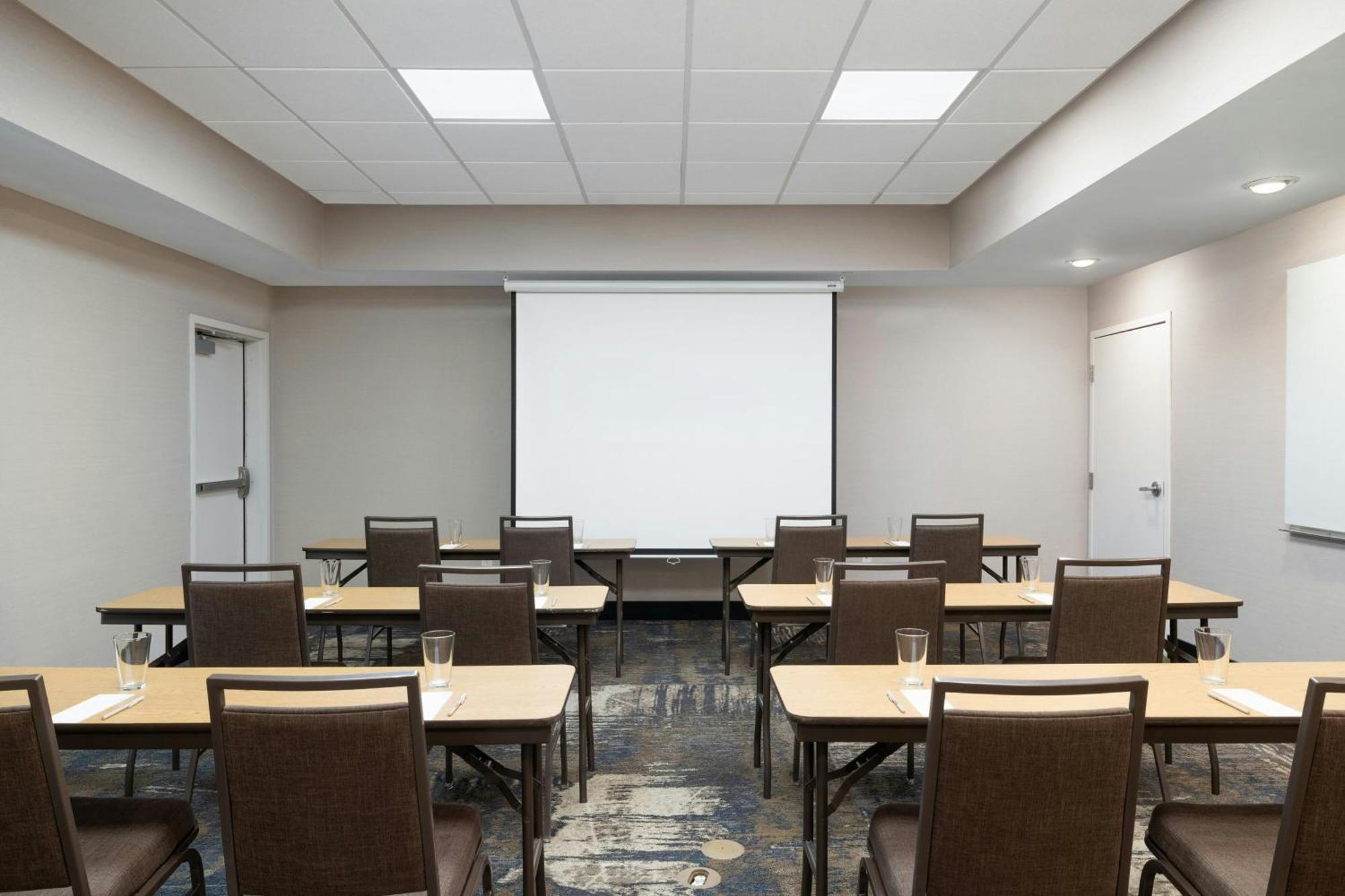 Residence Inn By Marriott Champaign Bagian luar foto