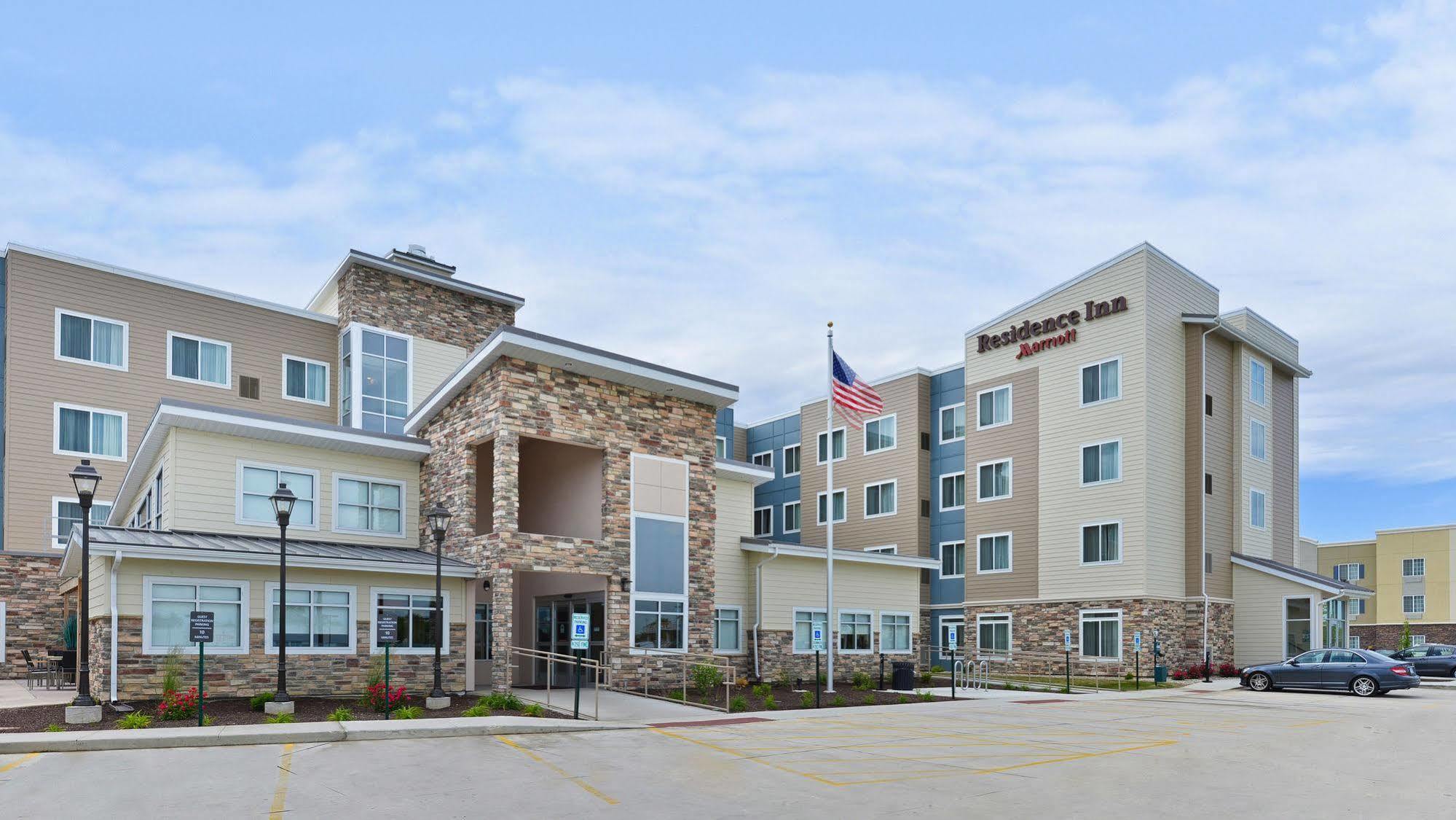 Residence Inn By Marriott Champaign Bagian luar foto